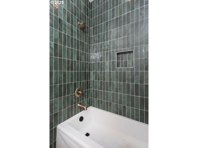 7557 N GILBERT Ave, Portland, OR 97203