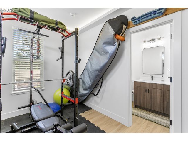 7557 N GILBERT Ave, Portland, OR 97203