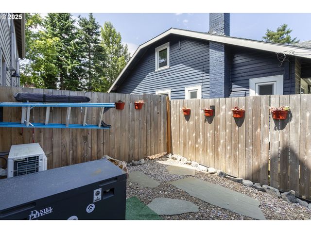 7557 N GILBERT Ave, Portland, OR 97203