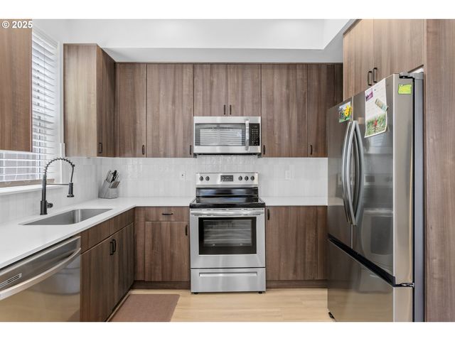 7557 N GILBERT Ave, Portland, OR 97203