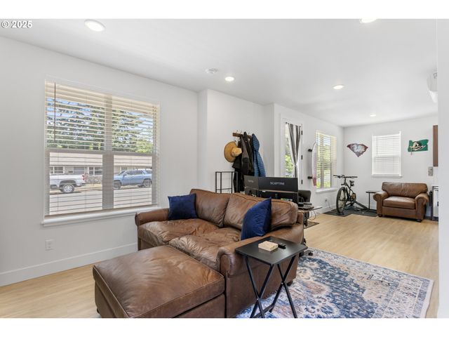 7557 N GILBERT Ave, Portland, OR 97203