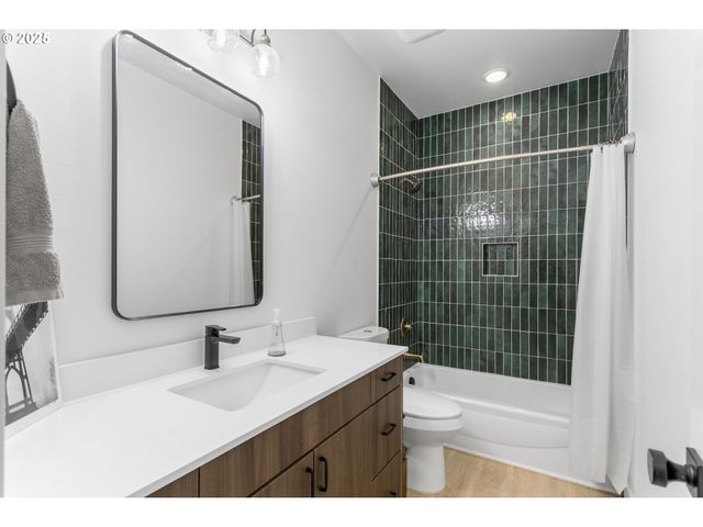 7557 N GILBERT Ave, Portland, OR 97203