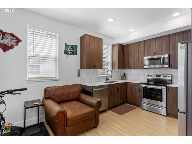 7557 N GILBERT Ave, Portland, OR 97203