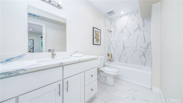 17158 Chatsworth Street 4, Granada Hills, CA 91344