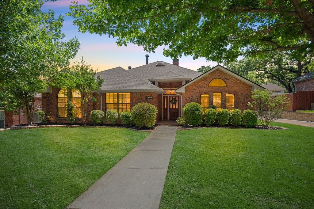 3907 Meadow Drive, Grapevine, TX 76051