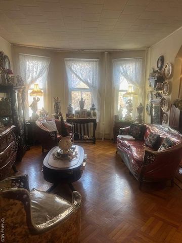 9432 86 Avenue, Woodhaven, NY 11421
