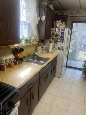 9432 86 Avenue, Woodhaven, NY 11421