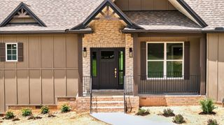 1263 N Sumner Rd, Bethpage, TN 37022