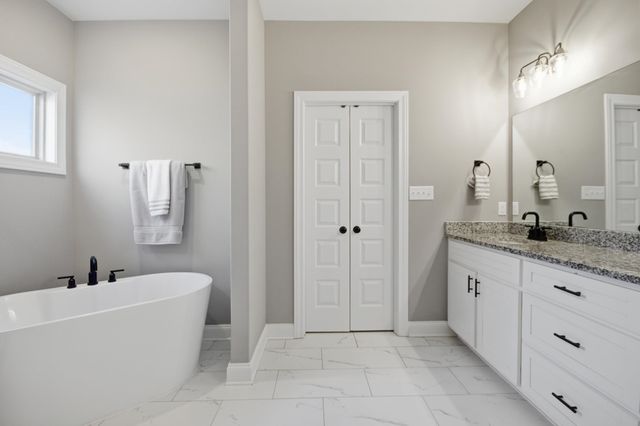 9716 WOODLAND FOX LN S, Cordova, TN 38018