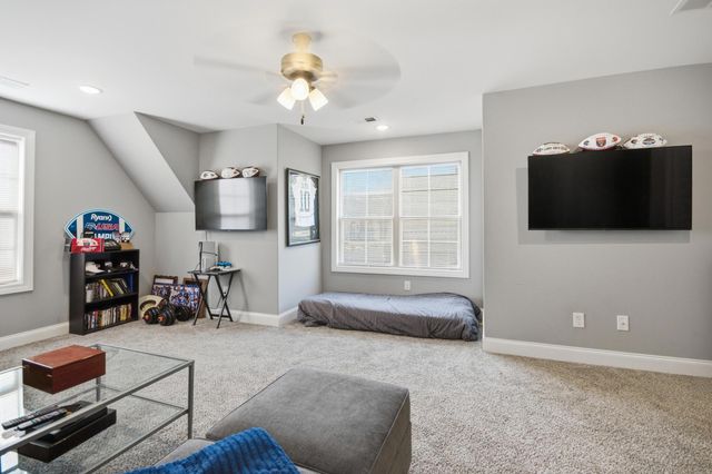 9716 WOODLAND FOX LN S, Cordova, TN 38018