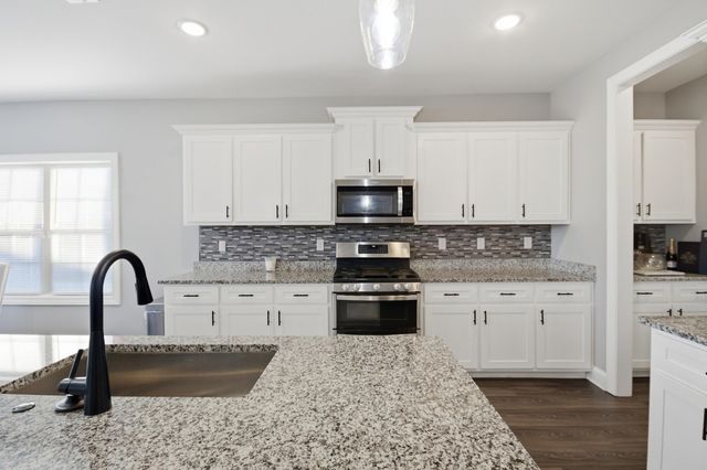 9716 WOODLAND FOX LN S, Cordova, TN 38018