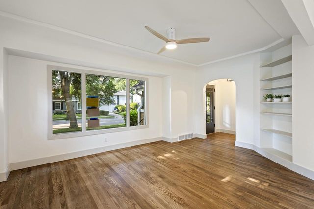 914 E Lancaster AVENUE, Whitefish Bay, WI 53217