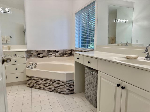 1335 E Barwick Ranch Cir, Delray Beach, FL 33445