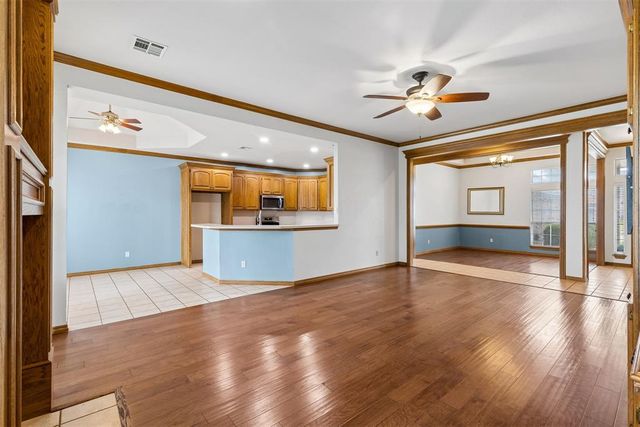 1401 Continental Way, Mustang, OK 73064