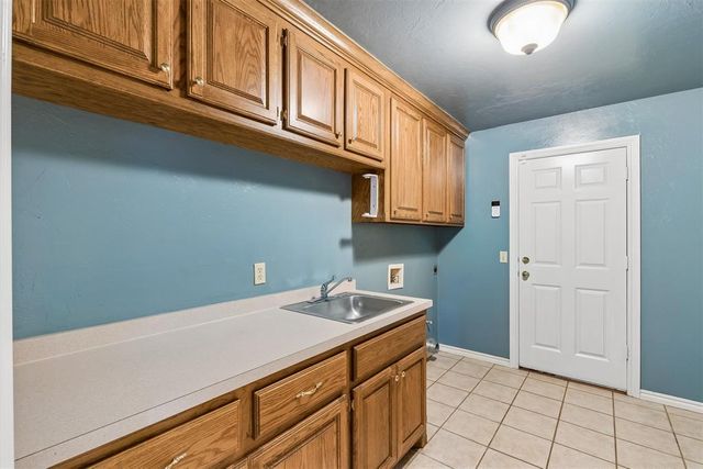 1401 Continental Way, Mustang, OK 73064