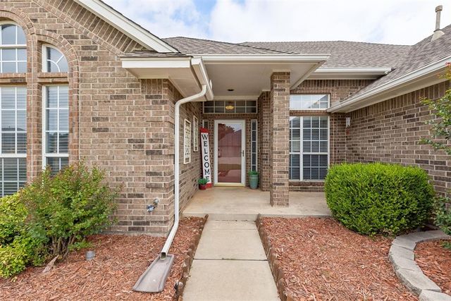 1401 Continental Way, Mustang, OK 73064