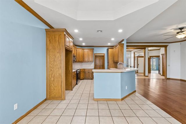 1401 Continental Way, Mustang, OK 73064