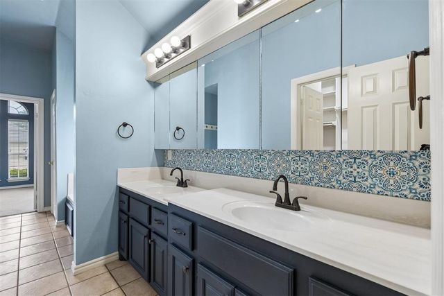 1401 Continental Way, Mustang, OK 73064