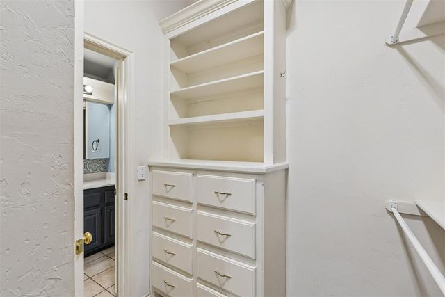 1401 Continental Way, Mustang, OK 73064