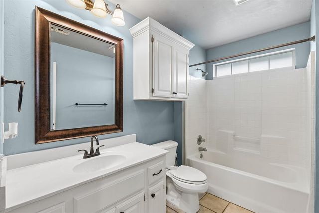 1401 Continental Way, Mustang, OK 73064