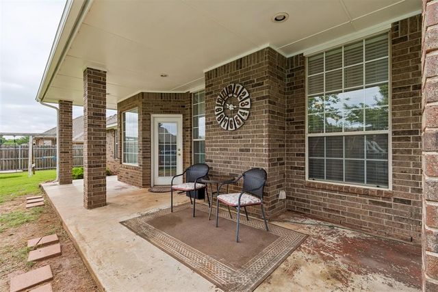 1401 Continental Way, Mustang, OK 73064