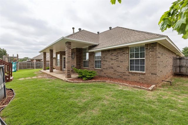 1401 Continental Way, Mustang, OK 73064