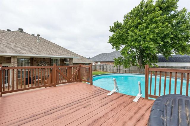 1401 Continental Way, Mustang, OK 73064