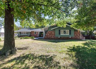 1126 N Farmstead St, Wichita, KS 67208