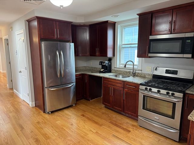 7 Wave Ave 3, Revere, MA 02151