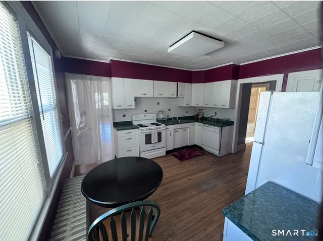 15-17 Fuller Avenue, East Hartford, CT 06108