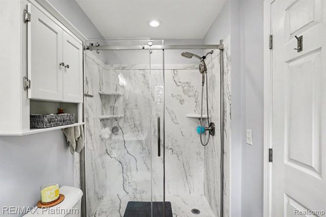 2327 Hammerslea Road, Lake Orion, MI 48359