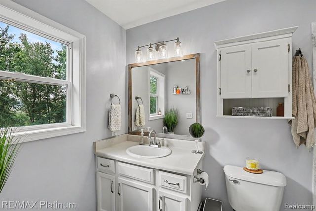 2327 Hammerslea Road, Lake Orion, MI 48359