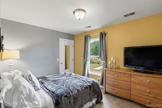 2327 Hammerslea Road, Lake Orion, MI 48359