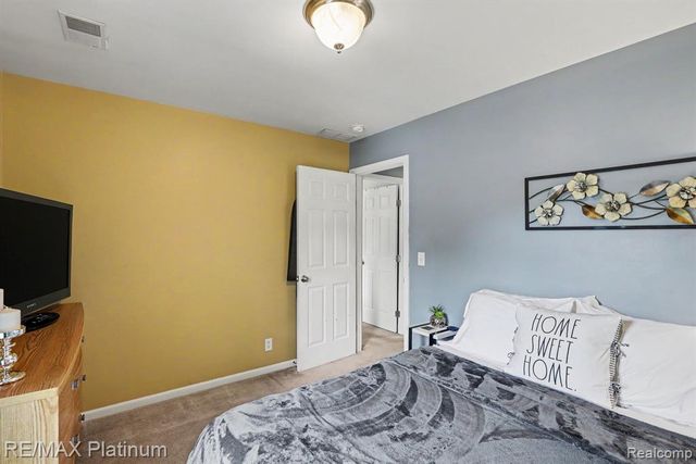 2327 Hammerslea Road, Lake Orion, MI 48359