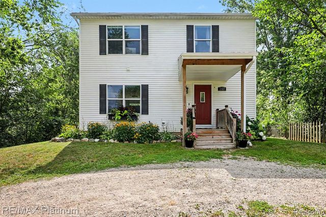 2327 Hammerslea Road, Lake Orion, MI 48359