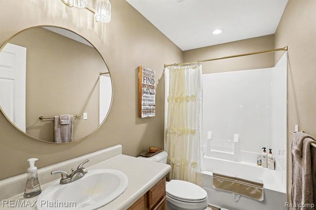 2327 Hammerslea Road, Lake Orion, MI 48359