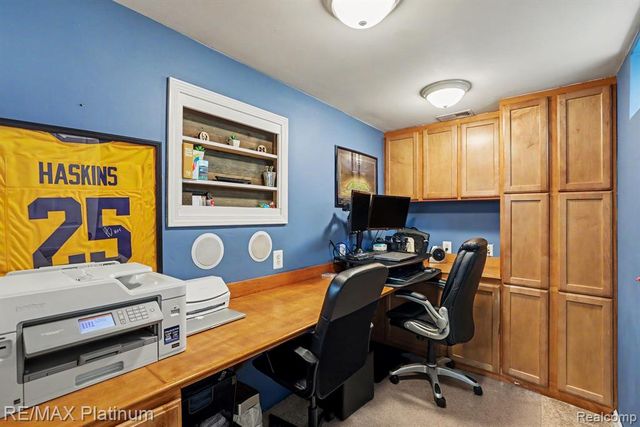 2327 Hammerslea Road, Lake Orion, MI 48359