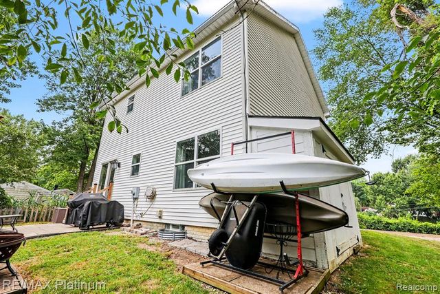 2327 Hammerslea Road, Lake Orion, MI 48359
