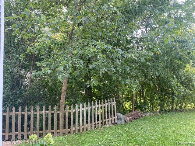 2327 Hammerslea Road, Lake Orion, MI 48359