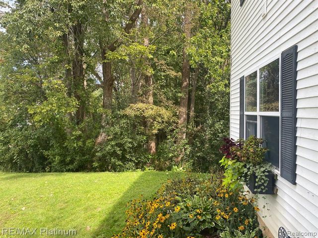 2327 Hammerslea Road, Lake Orion, MI 48359