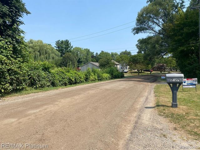 2327 Hammerslea Road, Lake Orion, MI 48359
