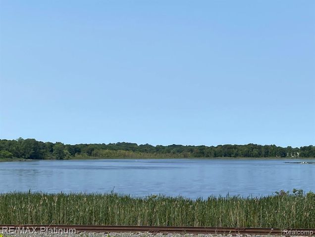 2327 Hammerslea Road, Lake Orion, MI 48359