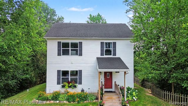 2327 Hammerslea Road, Lake Orion, MI 48359