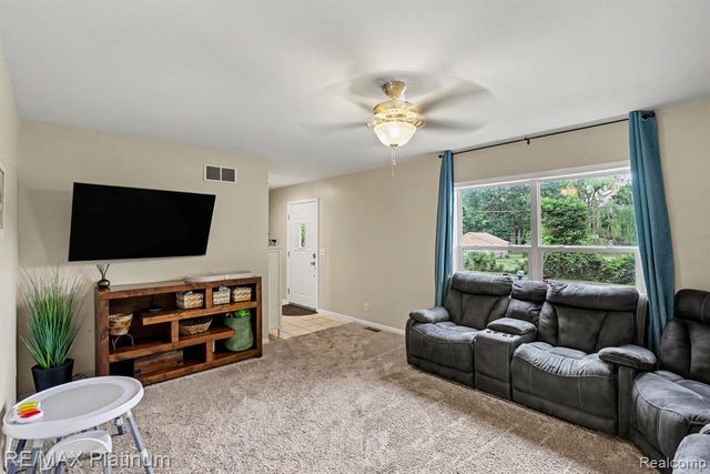 2327 Hammerslea Road, Lake Orion, MI 48359