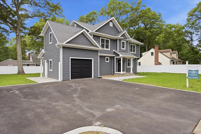 218 W Tyler Avenue, Miller Place, NY 11764