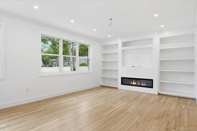 218 W Tyler Avenue, Miller Place, NY 11764