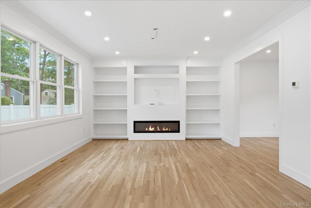 218 W Tyler Avenue, Miller Place, NY 11764