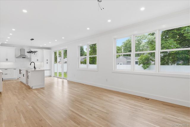 218 W Tyler Avenue, Miller Place, NY 11764