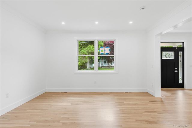 218 W Tyler Avenue, Miller Place, NY 11764