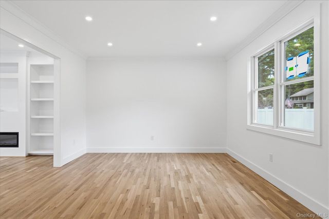 218 W Tyler Avenue, Miller Place, NY 11764